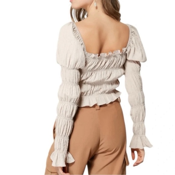 LINE AND DOT Cropped Top. Ruffles and Ruching with long sleeves. - Picture 2 of 11